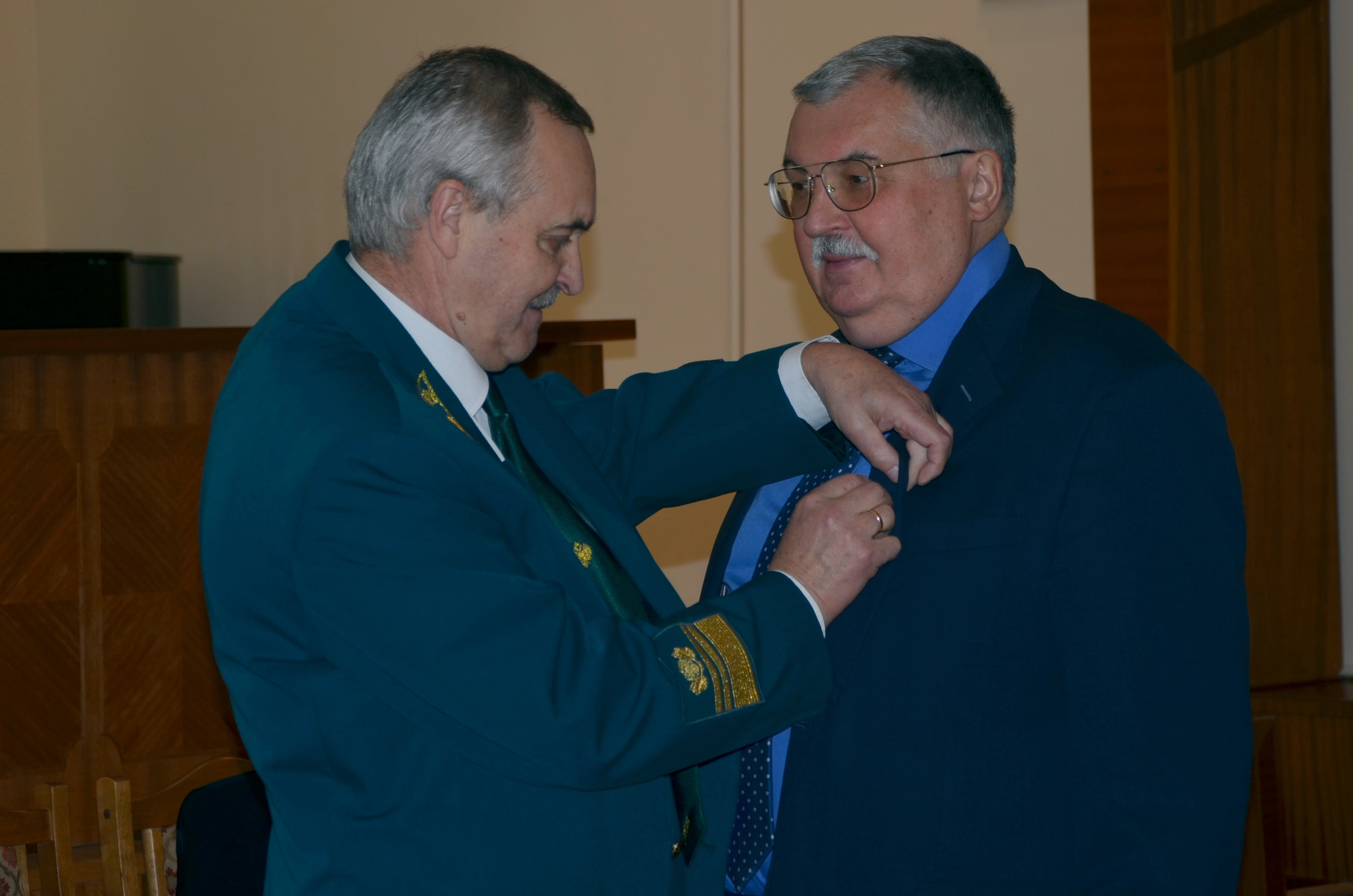 Торжественное вручение ведомственного нагрудного знака Родину С.А.