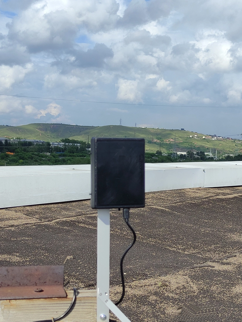 Станция регистрации молниевых разрядов, на крыше Центра лесной пирологии (г. Красноярск)